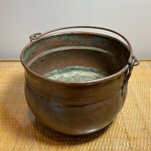 Vintage copper pot/pail with handle in great condition